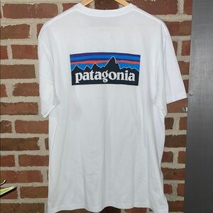 Patagonia White Short Sleeve Tee Classic Crew Neck pocket t-shirt size L